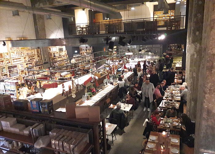 Restaurant mit Laden