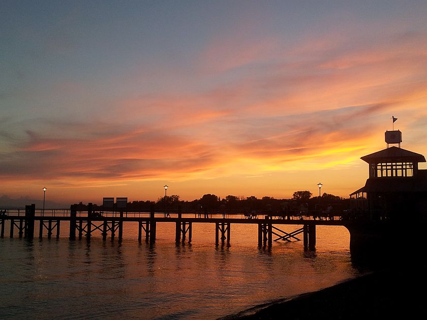 landungssteg in kressbronn bei sonnenuntergang