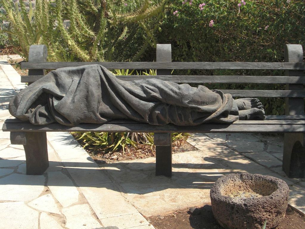 Bronzefigur auf Parkbank