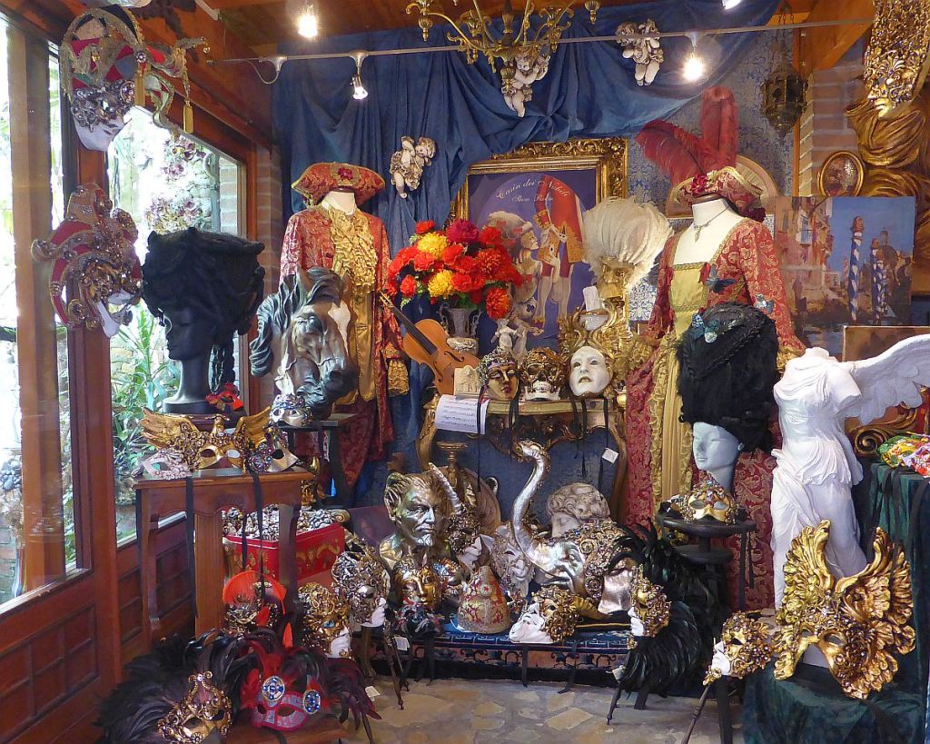 Schaufenster mit Masken in Venedig
