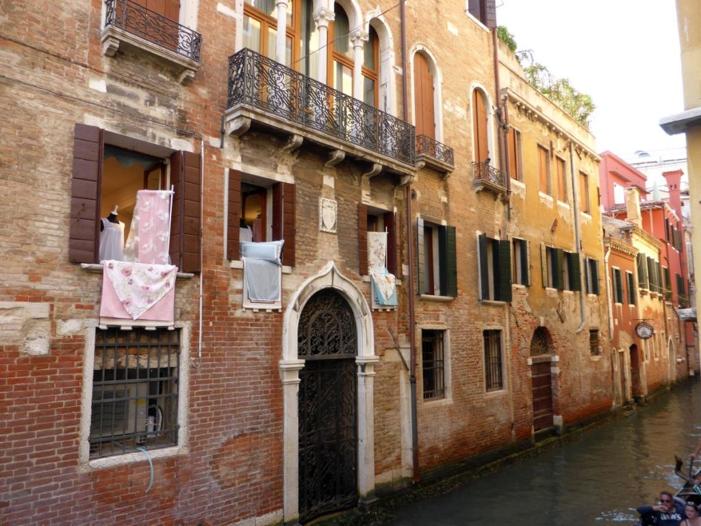 Häuserfront in Venedig