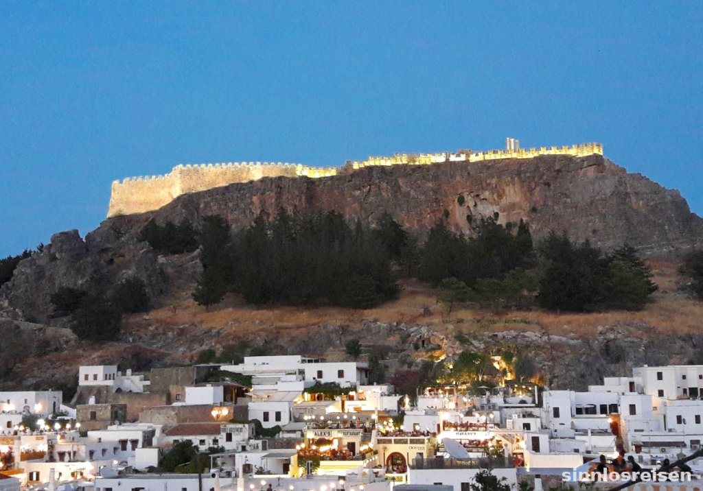 Blick auf Lindos unterhalb der Akropolis