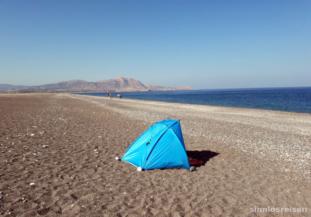 Zelt am einsamen Strand