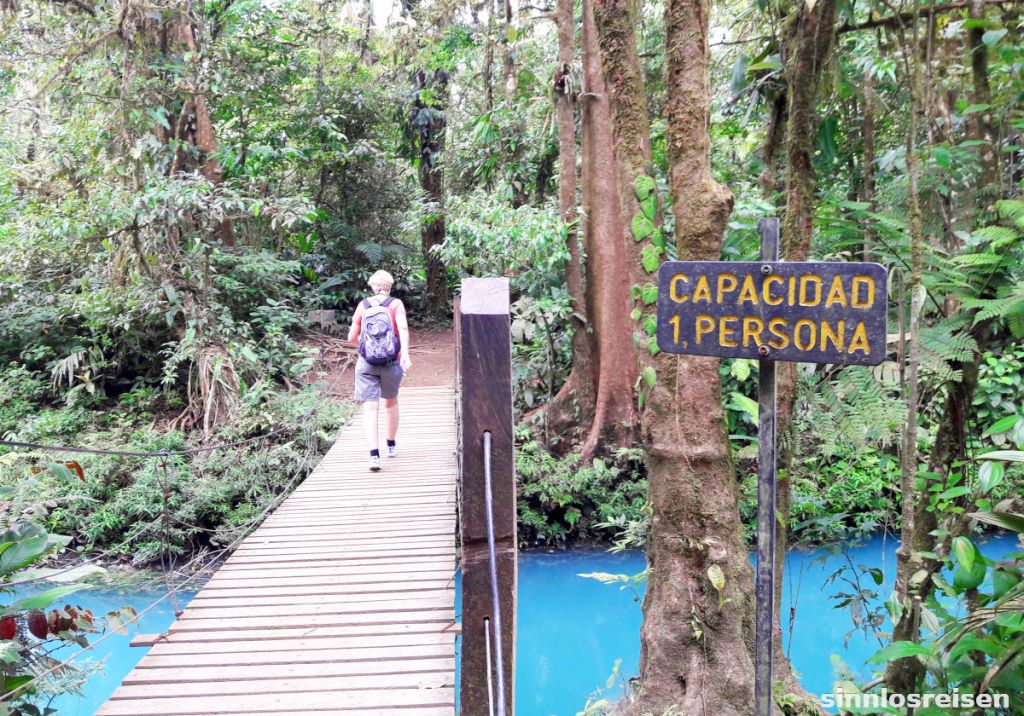 Hängebrücke über den Rio Celeste