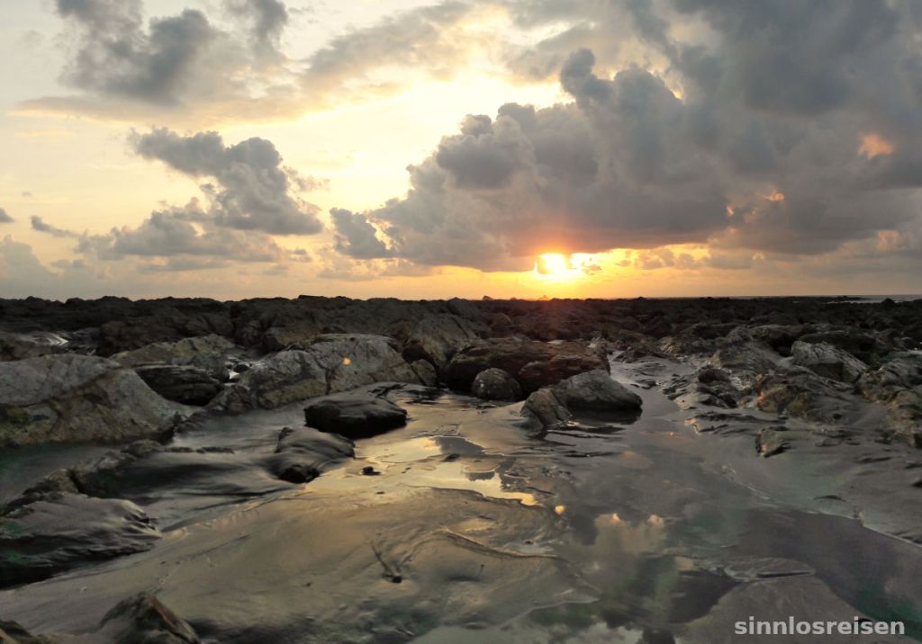 Sonnenuntergang im Marino Ballena NP