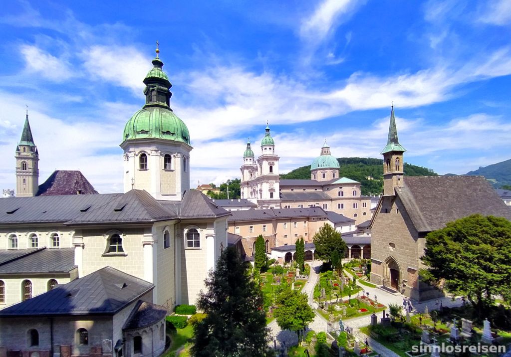 Blick auf Kirchen in Salzburg
