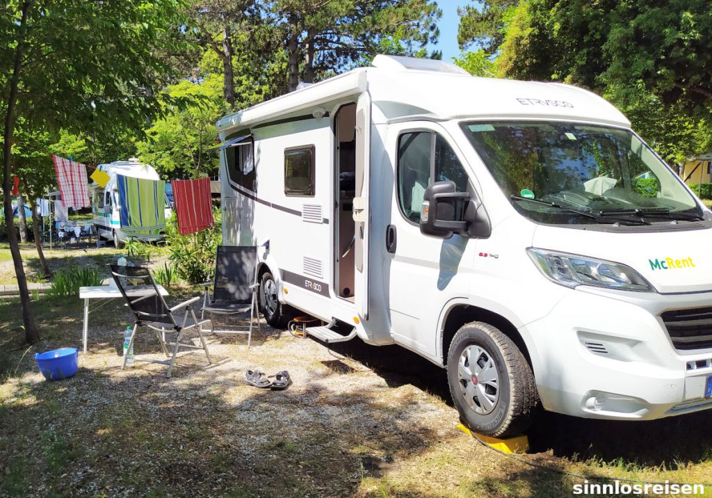 Wohnmobil auf dem Stellplatz