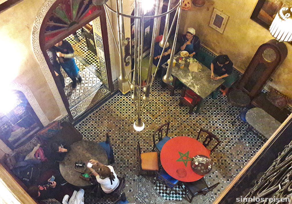 Innenhof eines Restaurants in Fes