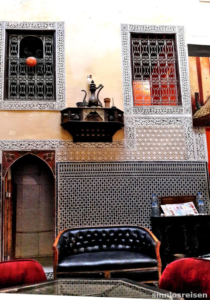 Wand mit orientalischen Ornamenten verziert