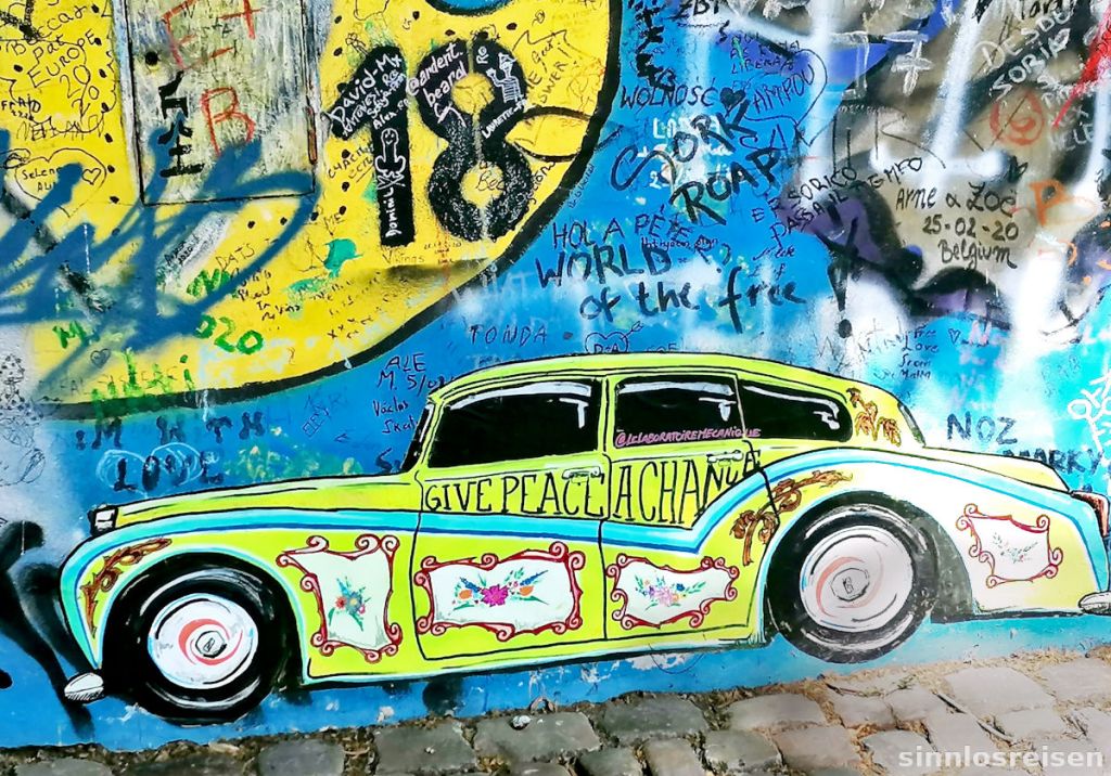 Detail Lennon wall