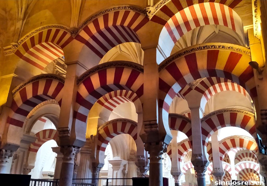 Maurische Rundbögen in der Mezquita