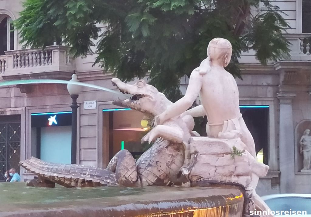 Skulütur Frau mit Krokodil