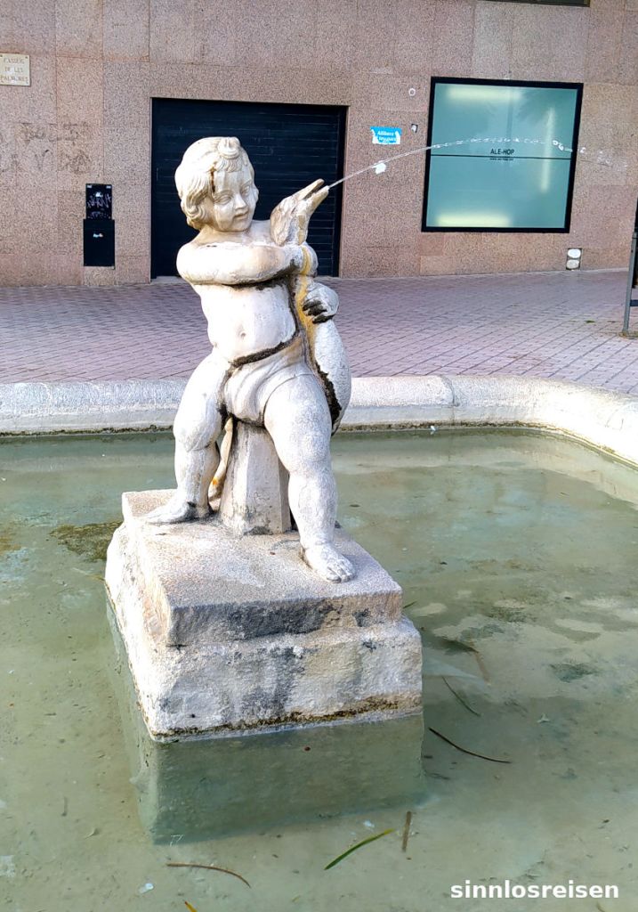 Skulptur Kind mit Gans