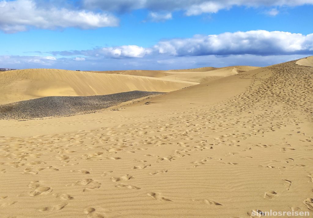 Sanddünen von Maspalomas mit Fussspuren