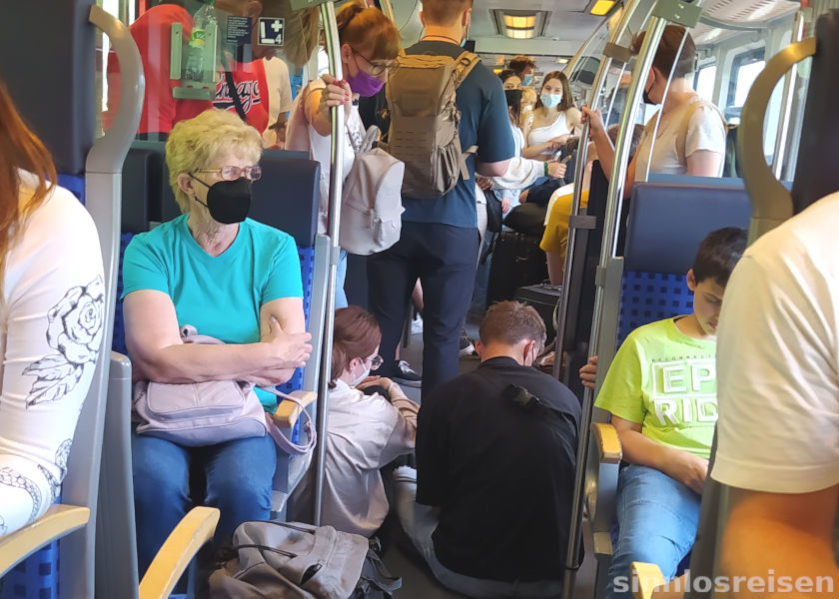 Überfüllte Regionalbahn