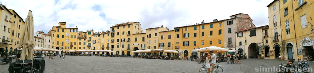 Piazza del Amfiteatro in Lucca