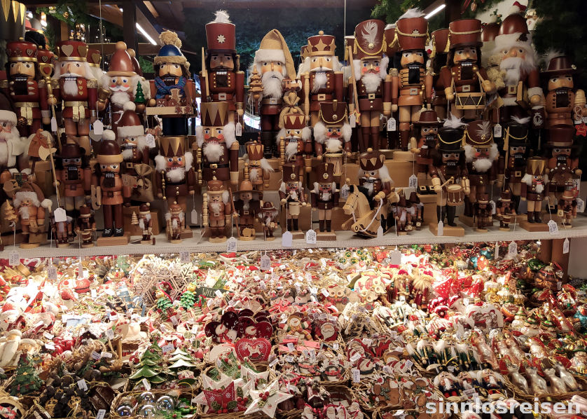 Auslage in Käthes Weihnachtsladen Rothenburg