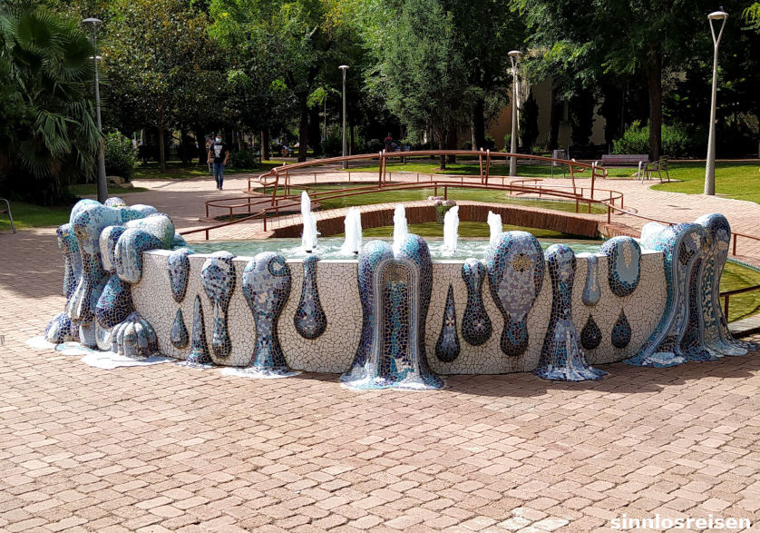 Brunnen in Reus im Gaudistil