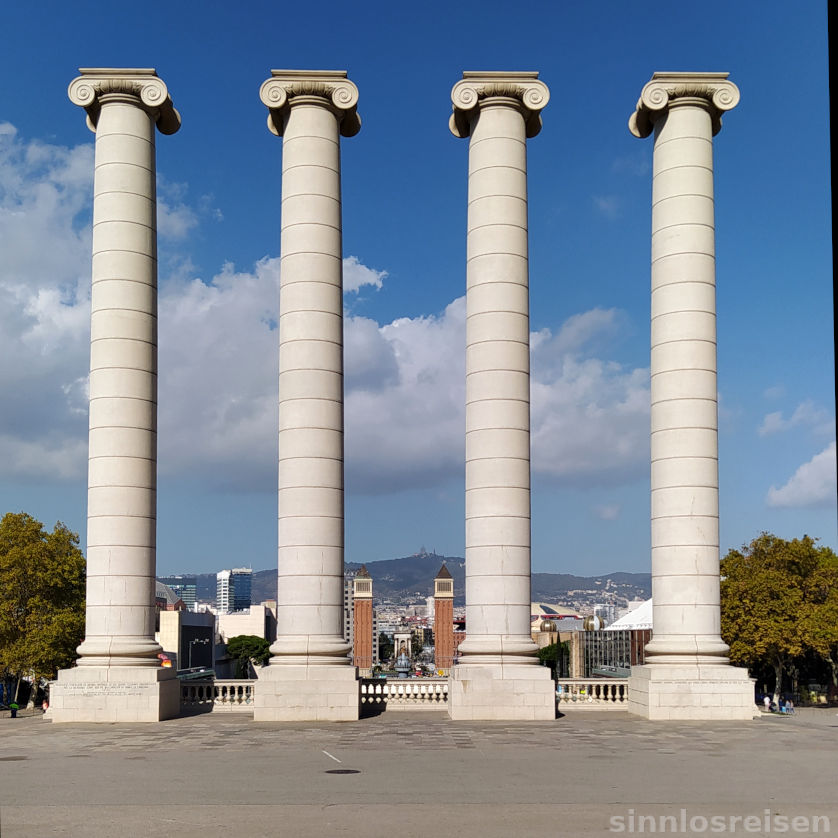 Säulen an der Placa Espagna in Barcelona