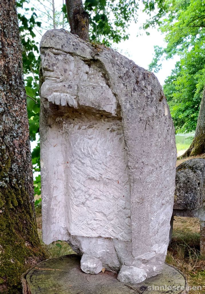 Skulptur griesgrämiger Mann