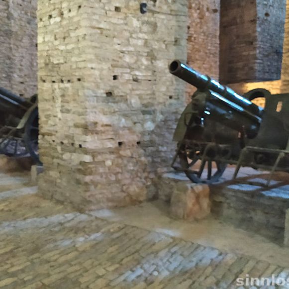 Artillerie in der Burg von Gjirokastra