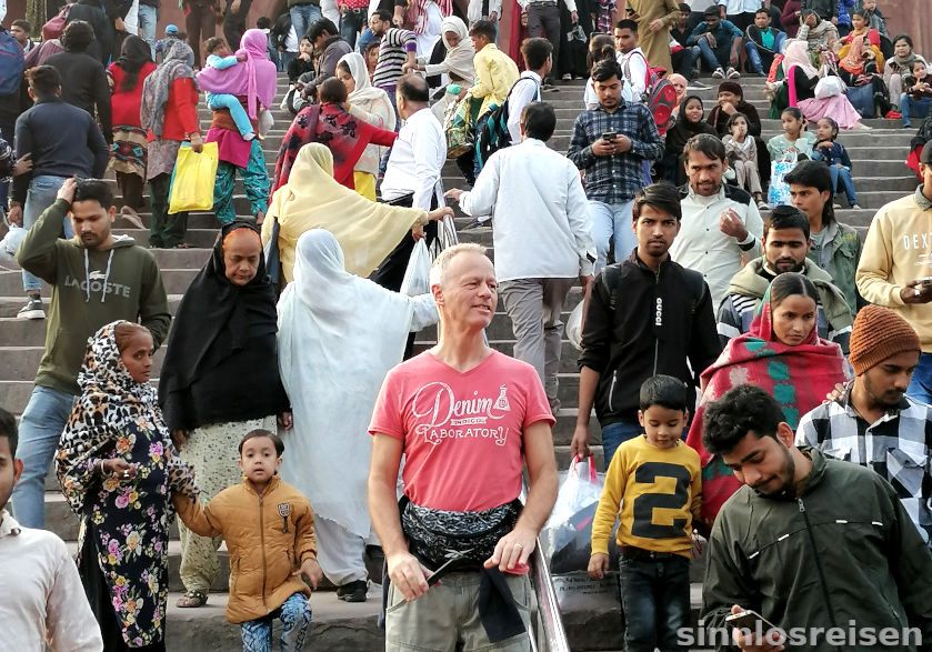 Sinnlosreisender auf der Treppe