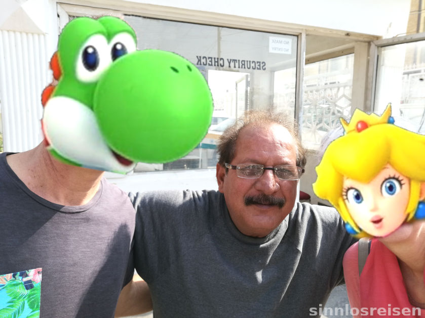 TukTuk Fahrer sieht aus wie Super Mario