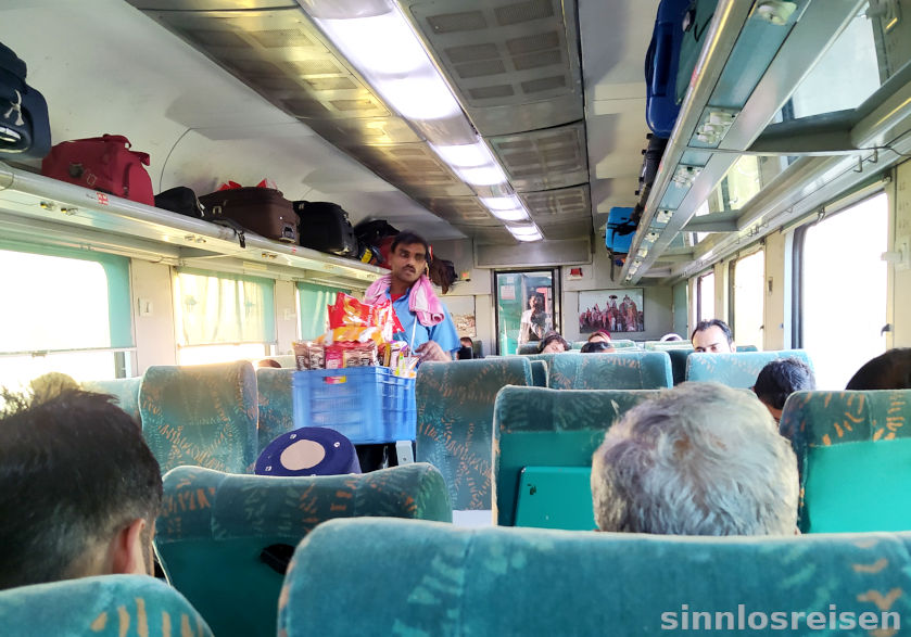 Im indischen Zugabteil