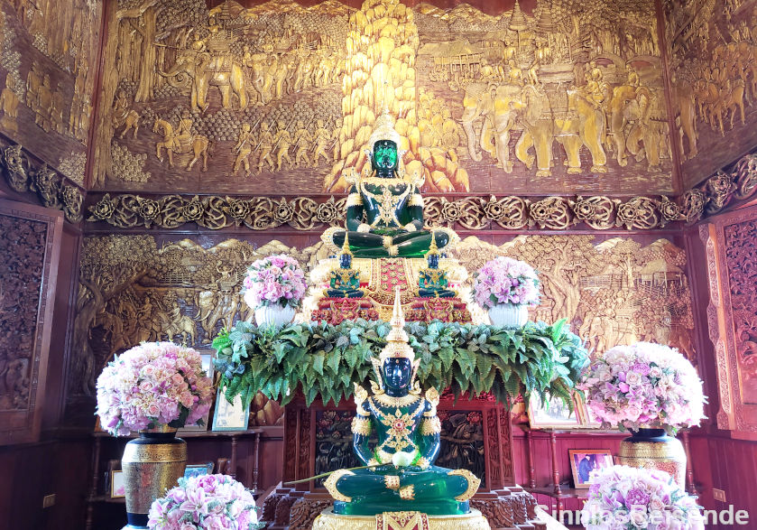 Zwei Jadebuddhas im Wat Bopparam in Chiang Mai