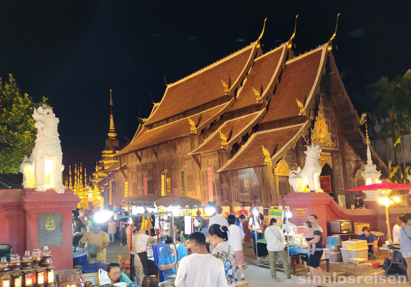 Tempel im Nachtmarkt von Chiang Mai