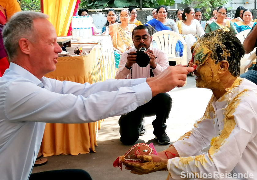 SinnlosReisen and the groom at Haldi ceremony