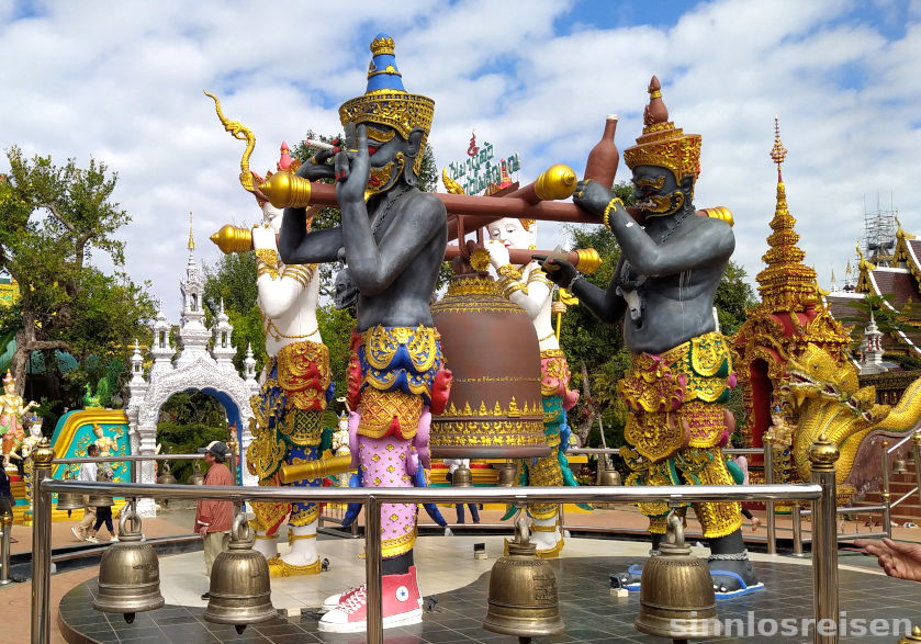 Träger im Wat Saeng Kaeo Phothiyan