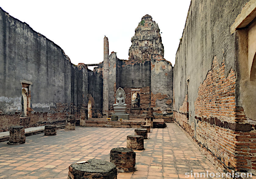 Tempelhalle im Wat Phra Sri Rattana Mahathat