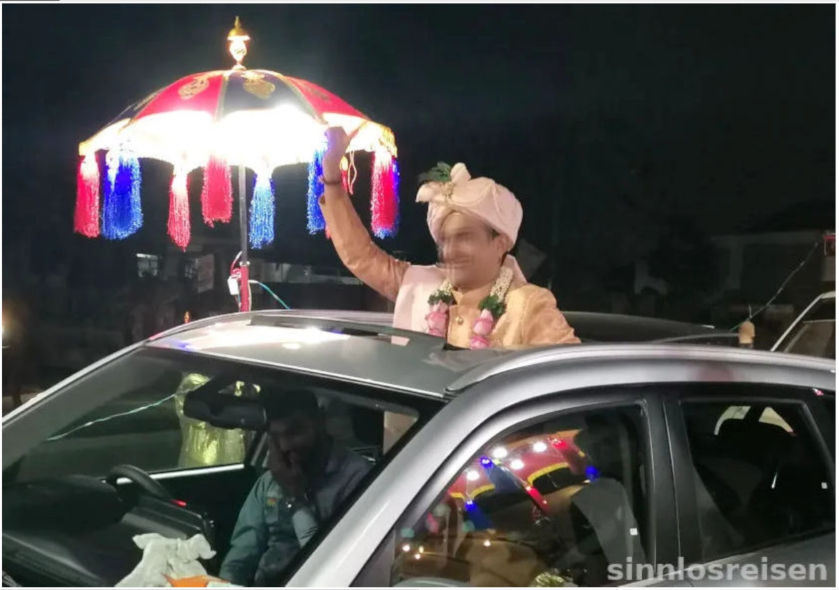 Prinz winkt aus dem Auto