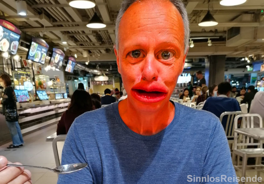 SinnlosReisender beim ersten Löffel Jungle Soup.