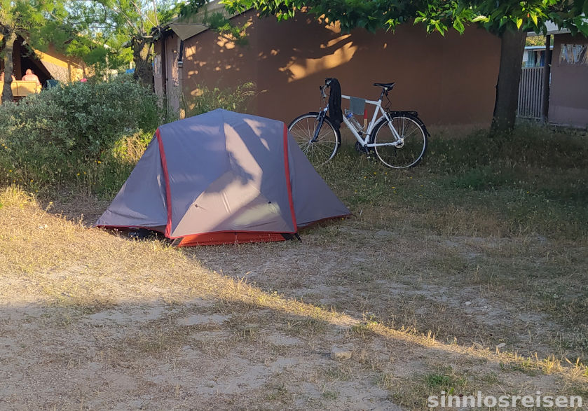 Zelt mit Fahrrad