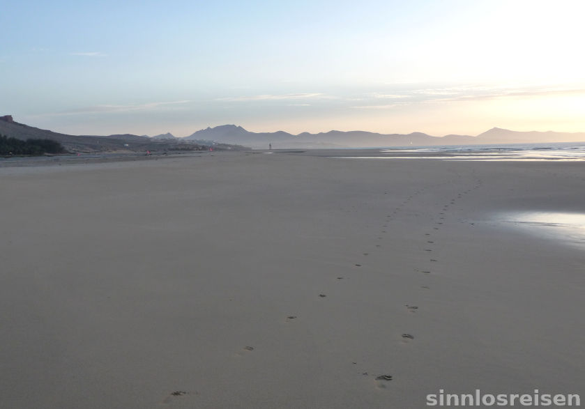 Menschenleerer Sandstrand