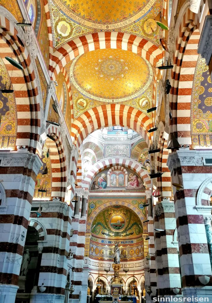 Innenleben der Basilika Notre Dame de la Garde in Marseille