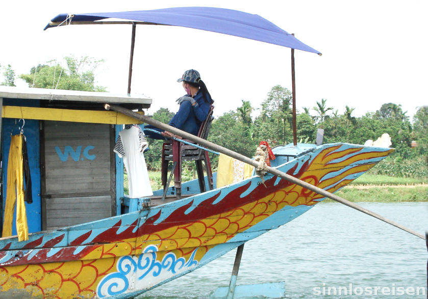 Bootsführerin auf dem Parfümfluss in Hue