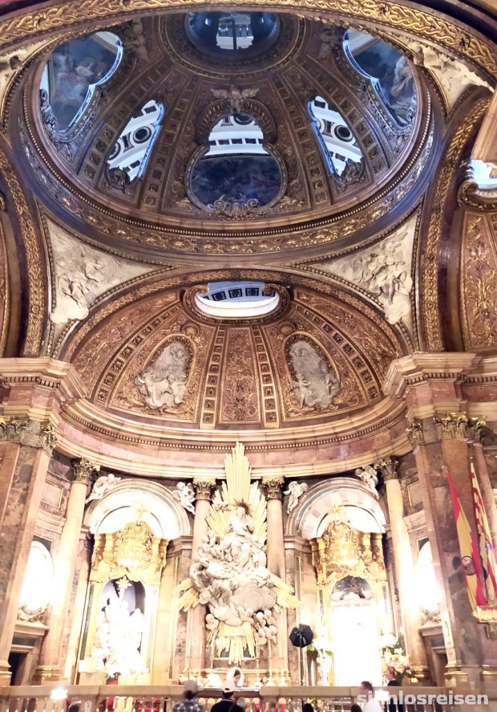 Innenarum der Basilica de Nuestra Señora del Pilar