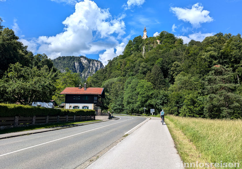Anfahrt zum Thumsee mit Blick auf St. Pankratz