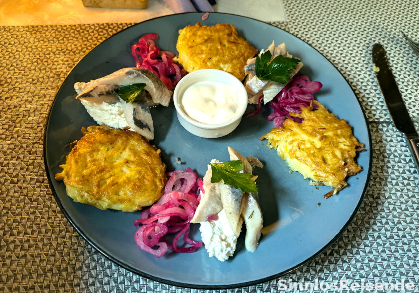 Hering mit Kartoffelpuffer