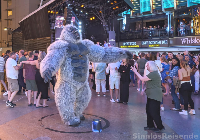 Tanzender Gorilla in der Fremont Street Experience