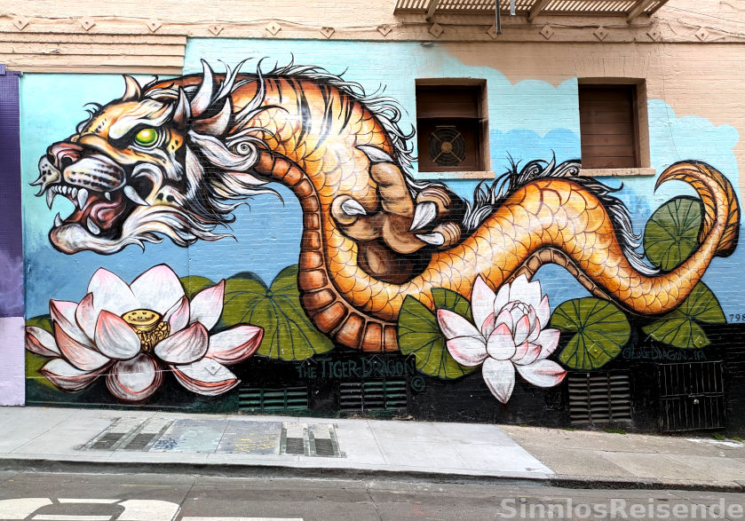 Drache auf Wand in China Town San Francisco