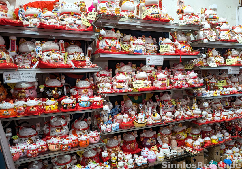 Glückskatzen winken