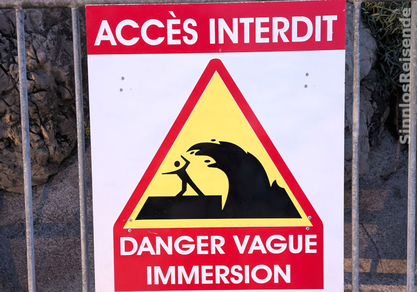 Schild Warnung Wellen