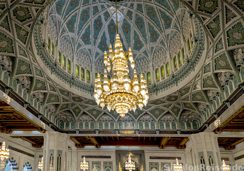Kronleuchter in der Sultan Quabus Moschee