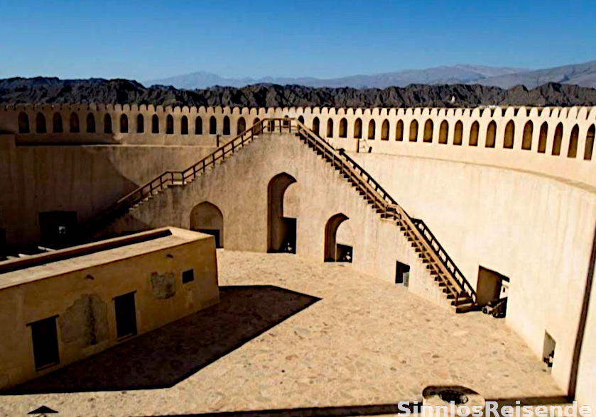 Im Inneren des Forts von Nizwa