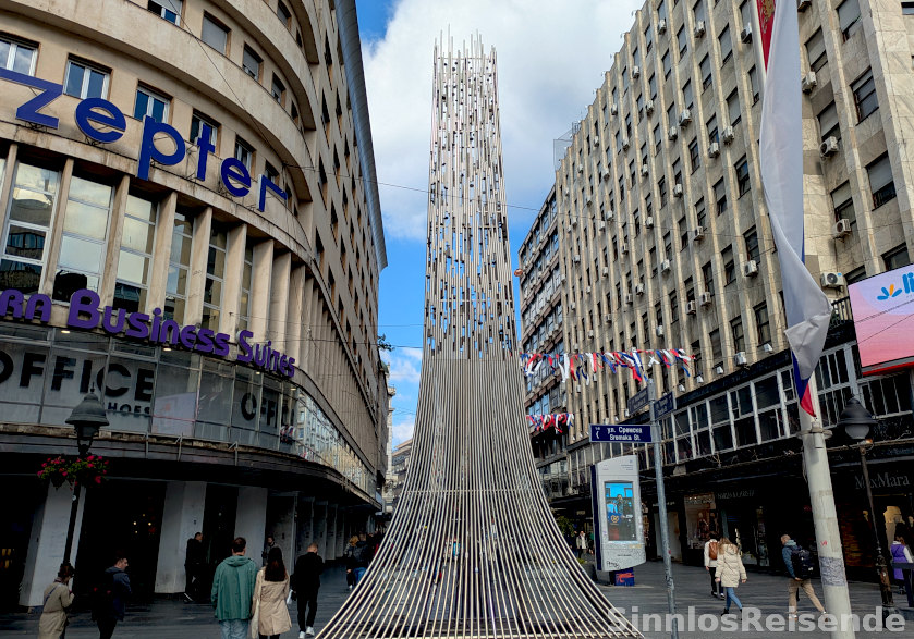 Moderne Skulptur in der Kneza Mihaila