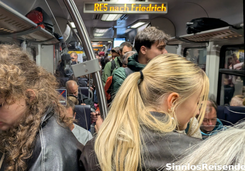 Überfüllter Zug